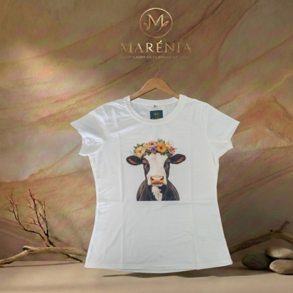Camiseta Tela Fría Mujer - Corte Entallado- Estampado Vaca con Corona Floral - Blanco Hueso
